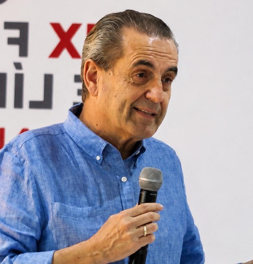 Pablo Latapí en conferencia